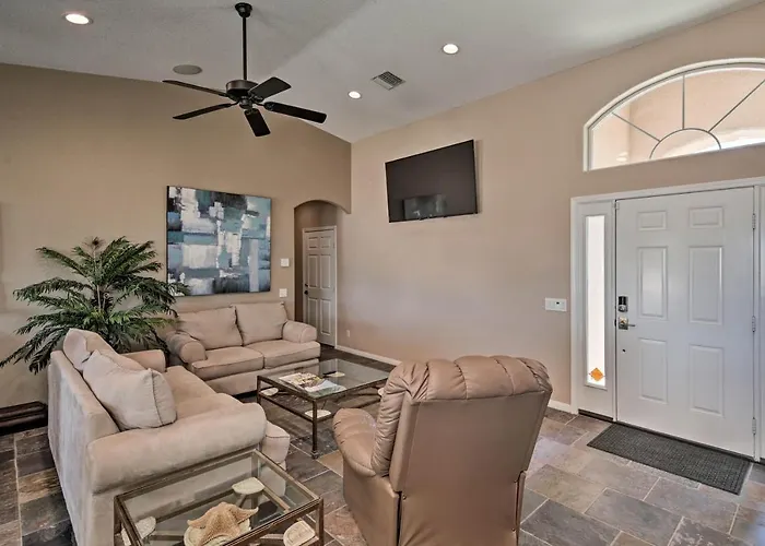 Sun-soaked Colorado River Haven - Walk To Beaches!
