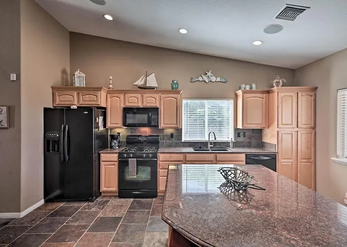 Sun-soaked Colorado River Haven - Walk To Beaches! Ferienhaus *