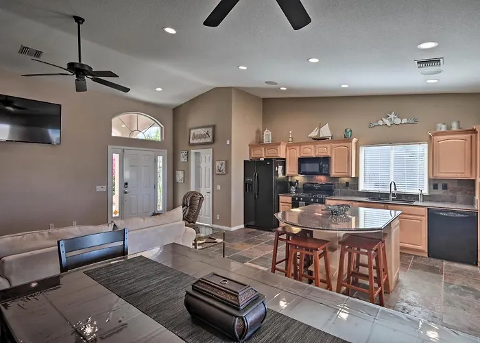Sun-soaked Colorado River Haven - Walk To Beaches! Ferienhaus Mohave Valley