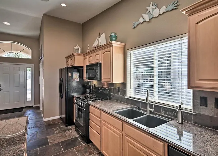 Sun-soaked Colorado River Haven - Walk To Beaches! * Mohave Valley
