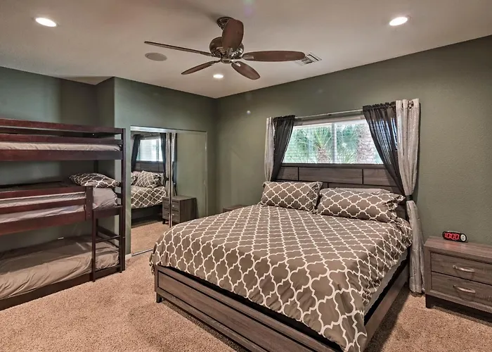 Sun-soaked Colorado River Haven - Walk To Beaches! Ferienhaus