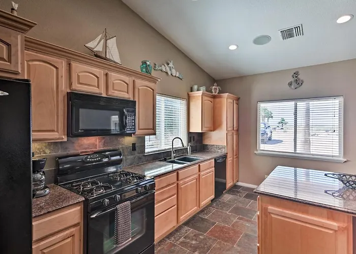 Sun-soaked Colorado River Haven - Walk To Beaches! Ferienhaus *