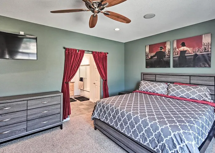 Sun-soaked Colorado River Haven - Walk To Beaches!