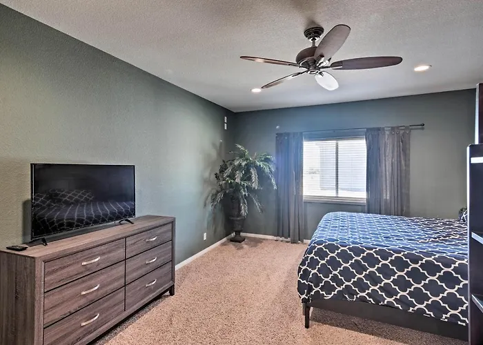 Ferienhaus Sun-soaked Colorado River Haven - Walk To Beaches!