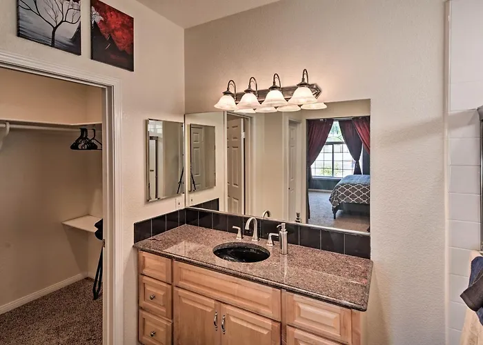 Sun-soaked Colorado River Haven - Walk To Beaches! * Mohave Valley