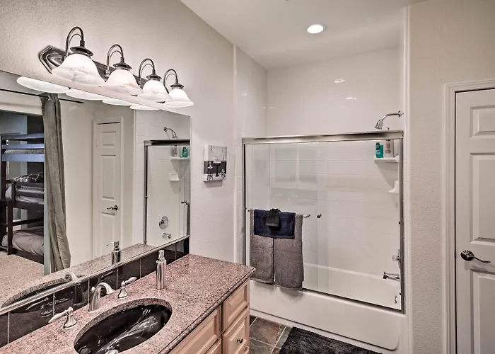 Holiday home Sun-soaked Colorado River Haven - Walk To Beaches!